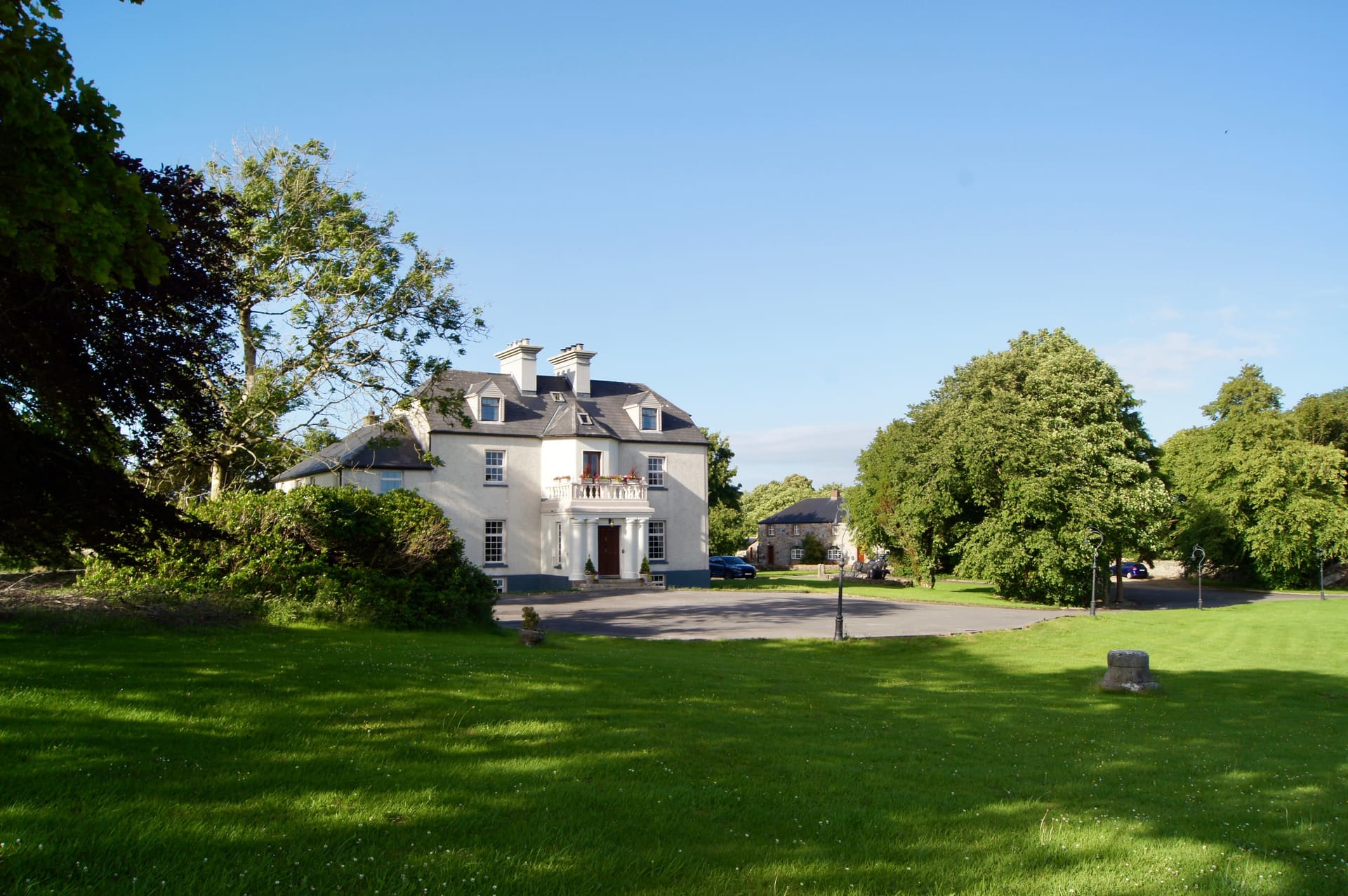 The front of Cavangarden House on a summer afternoon