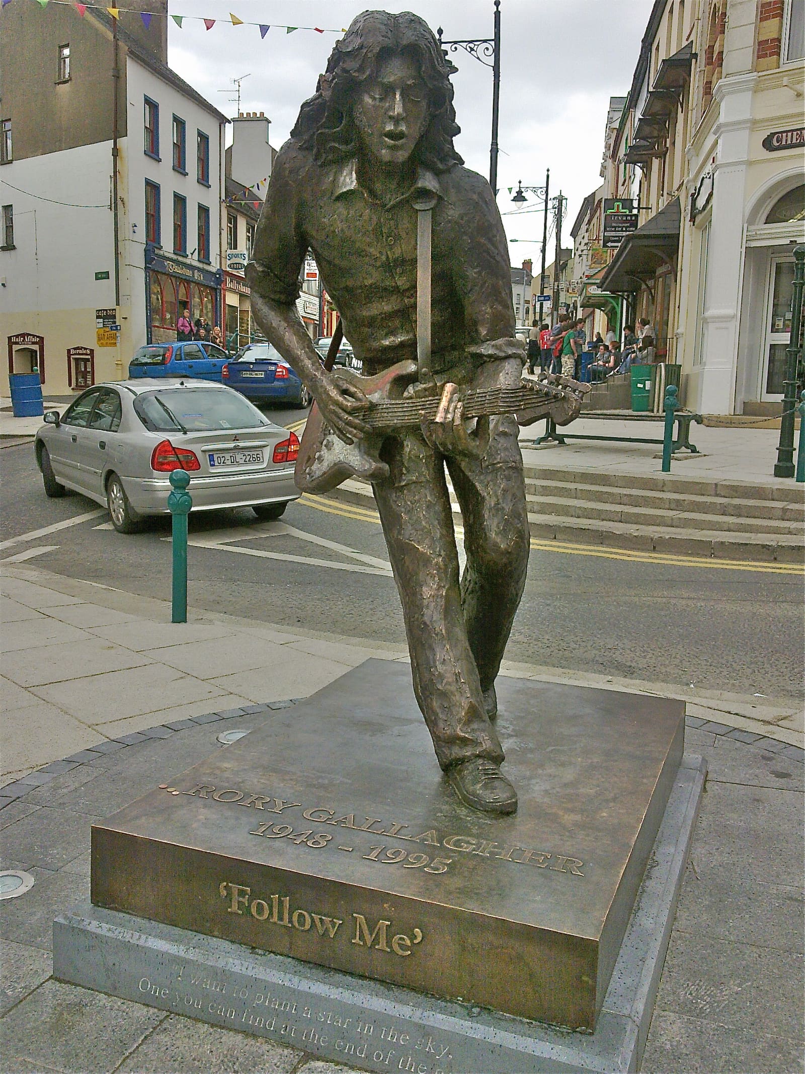 The Rory Gallagher statue in Ballyshannon town centre